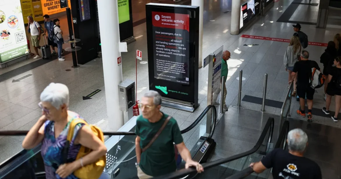 Aeroportul din Catania, închis din cauza cenușii Etnei care a blocat zborurile