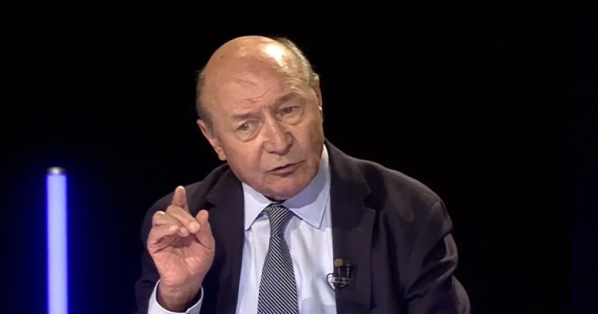 Băsescu critică strategia PNL privind CCR: Dizolvarea Parlamentului e un atribut...
