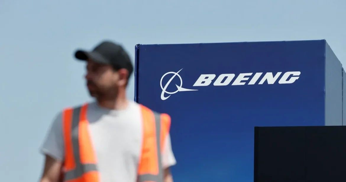 Boeing și GoGo testează o dronă militară conectată prin satelit, provocând Starlink