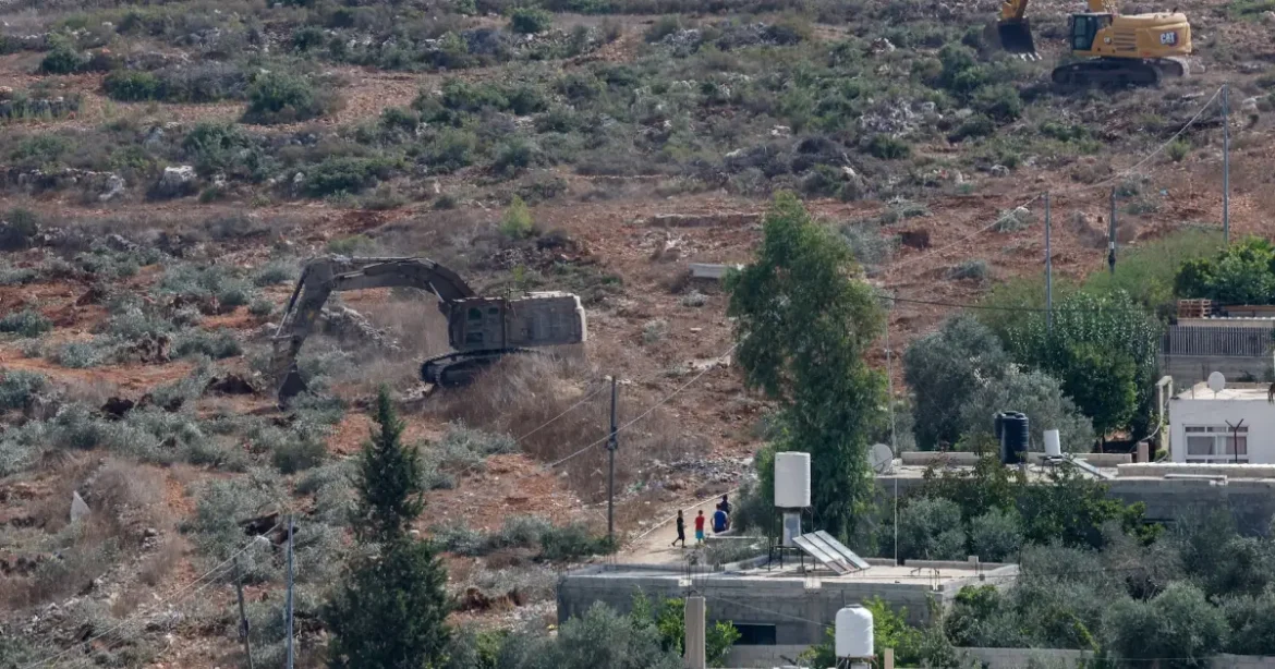 Buldozerele israeliene distrug măslini palestinieni înainte de recolta anuală