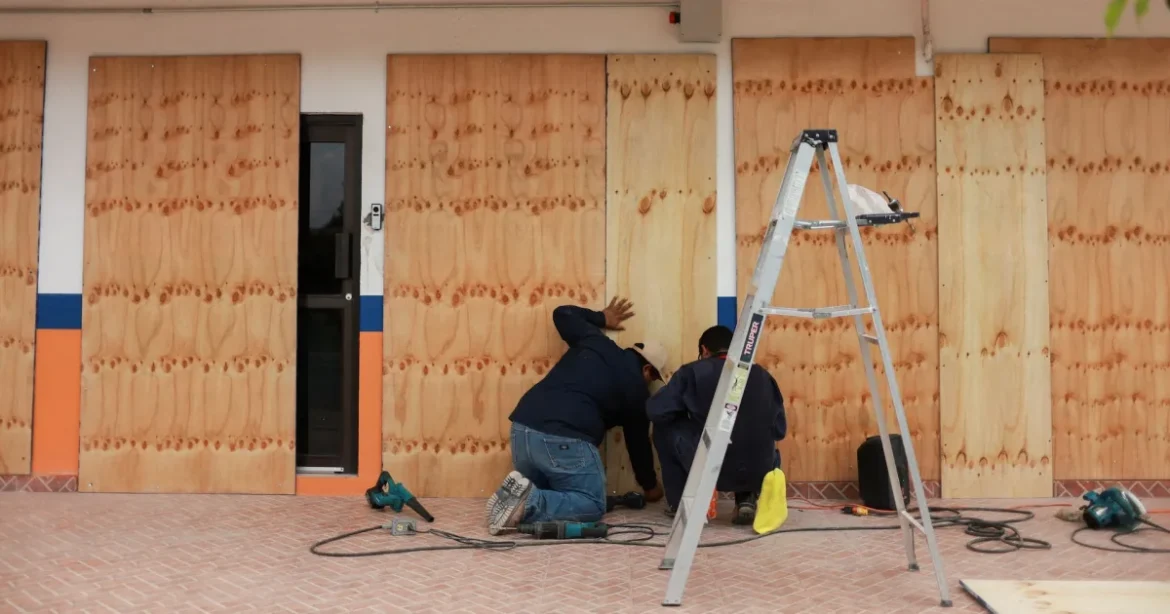 Coasta Pacifică a Mexicului se pregătește pentru impactul devastator al uraganului Polo