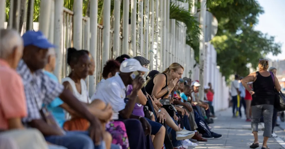 Cuba se îndepărtează încet de comunism, dar stabilitatea rămâne departe