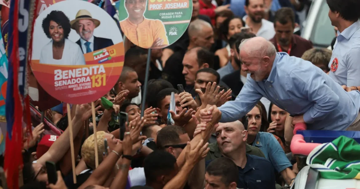 Lula, avantaj mic în fața lui Bolsonaro înainte de alegerile din Brazilia
