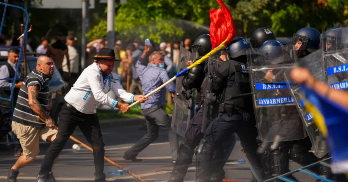 Percheziții în Capitală și 15 județe după violențele protestului ciobanilor