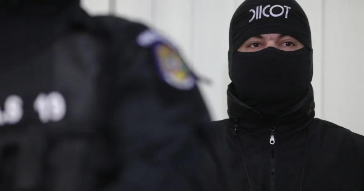 Polițist din Pitești reținut de DIICOT pentru exploatarea unei femei