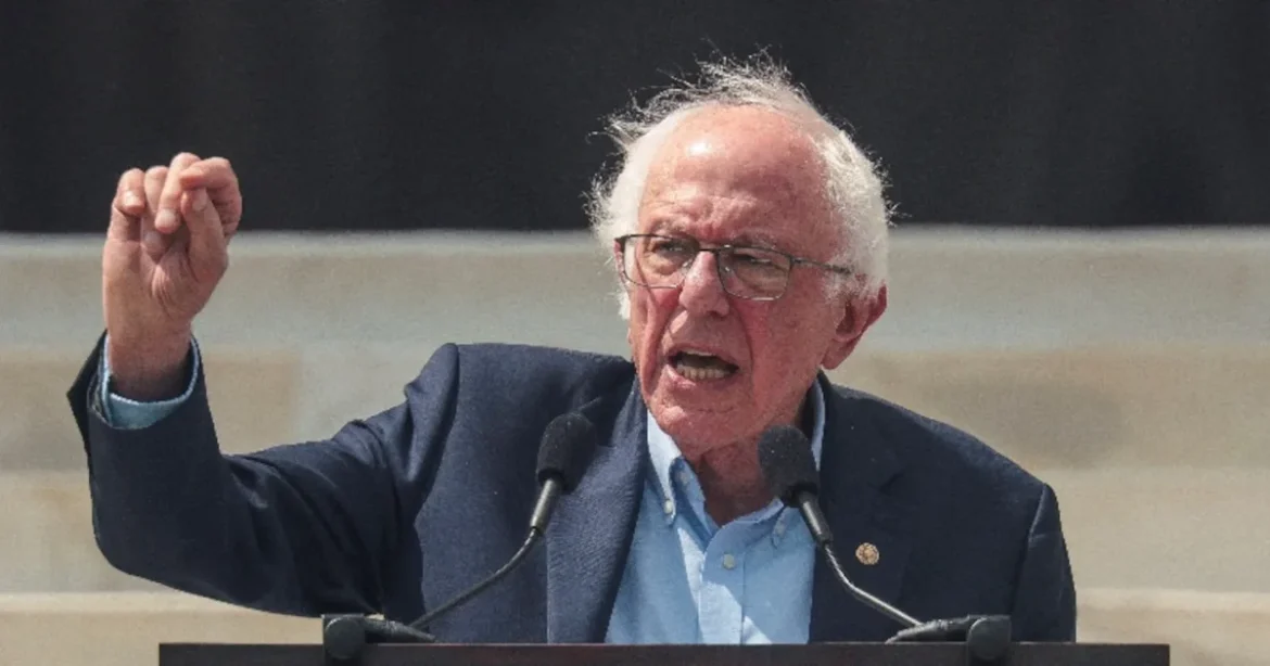 Sanders și Bannon, adversari vechi, cer restricții pentru IA