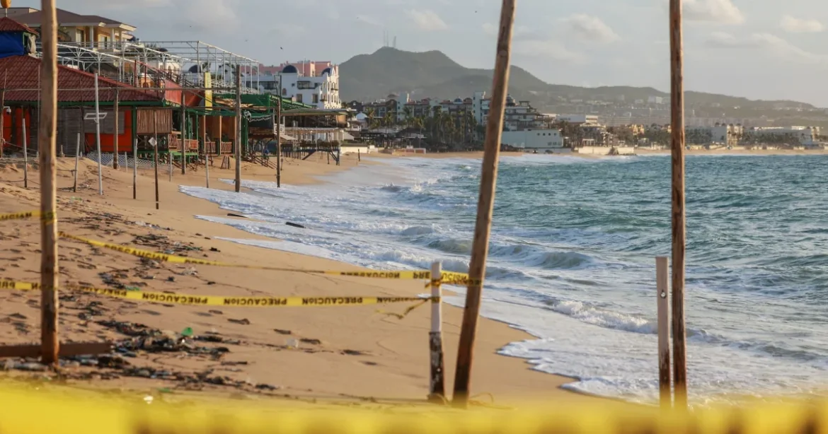 Uraganul Polo, categoria 3, amenință coasta Mexicului; impactul așteptat luni.