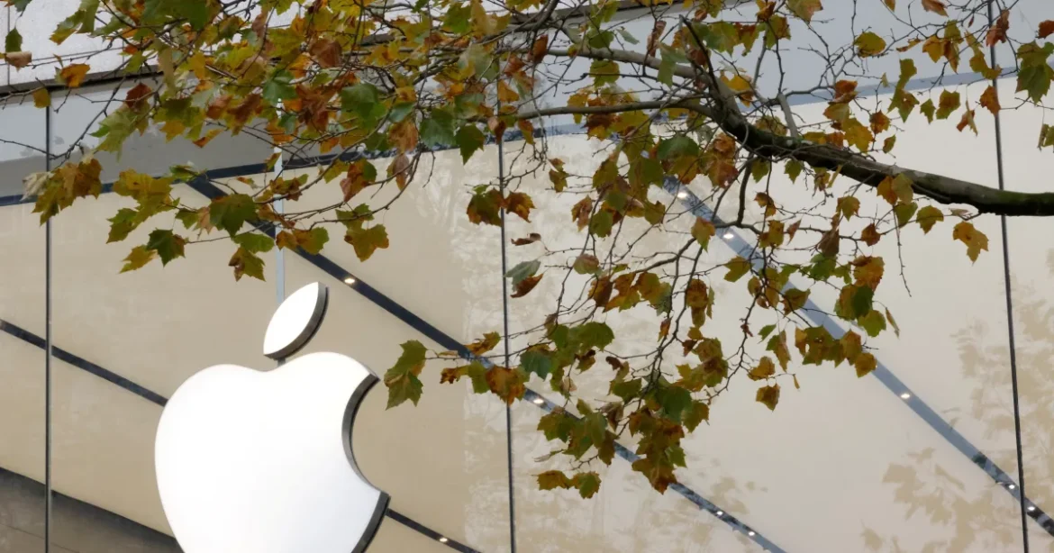 Apple ar putea prezenta primele laptopuri cu ecran tactil