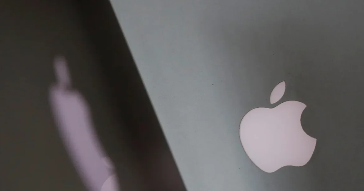 Apple prezintă laptopuri cu ecran tactil scumpe, o premieră pentru producătorul iPhone