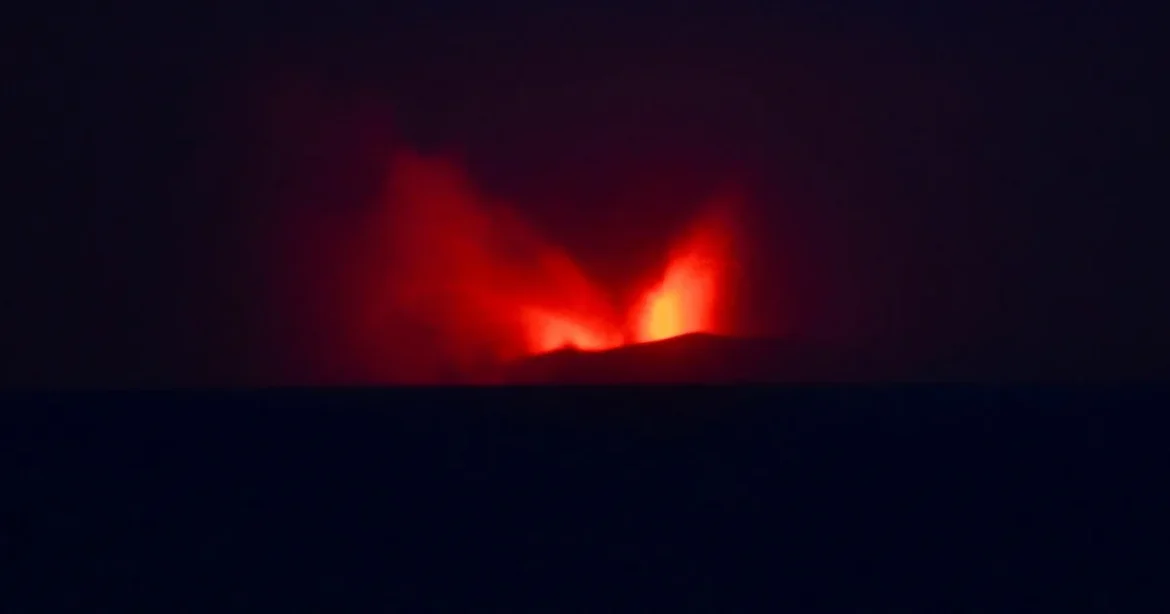 Indonezia detectează noi formațiuni de uscat după erupțiile Anak Krakatau