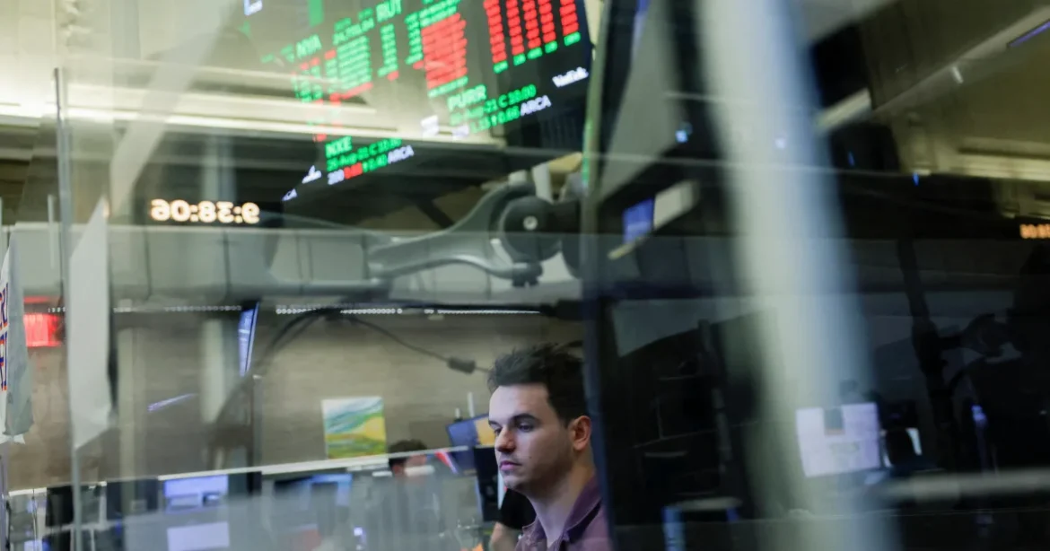 Randamentele fondurilor speculative scad, vânzările din tech se adâncesc